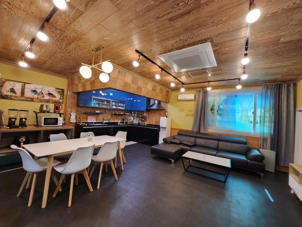 Ruang duduk di Yeosu Daoljang Guesthouse