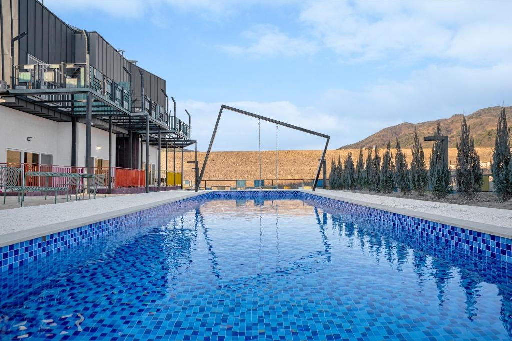 Bazén v ubytování Gyeongju Edis Poolvilla nebo v jeho okolí