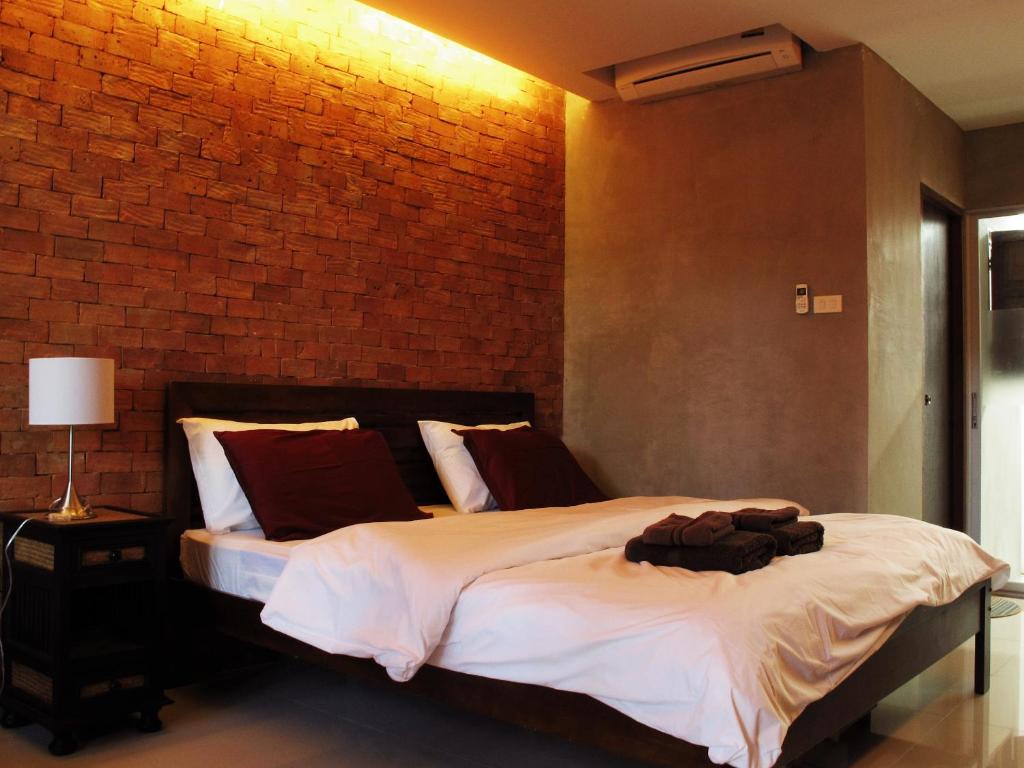 The White Elephant Home - 3