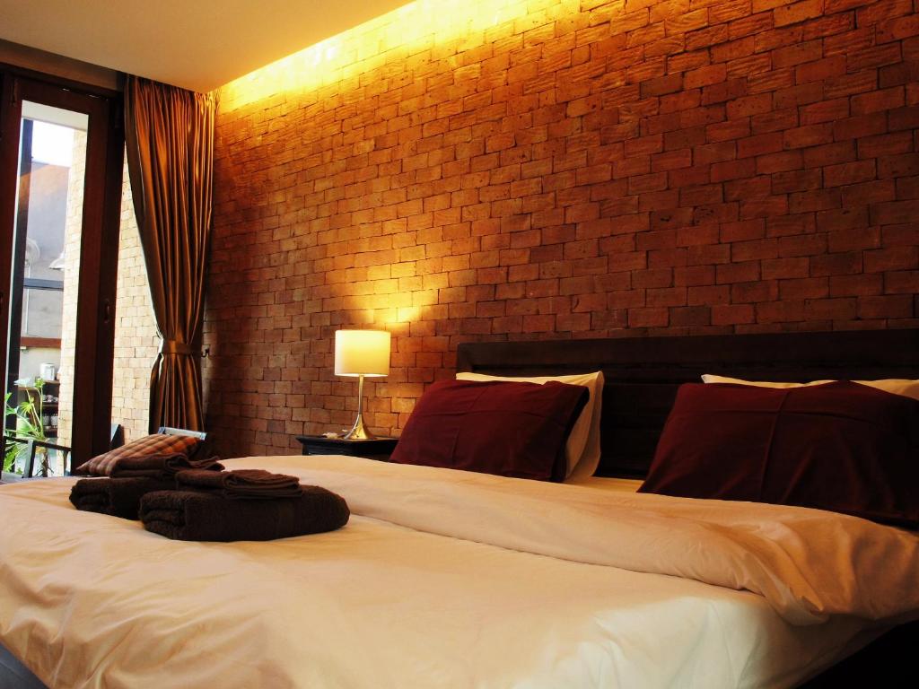 The White Elephant Home - 4