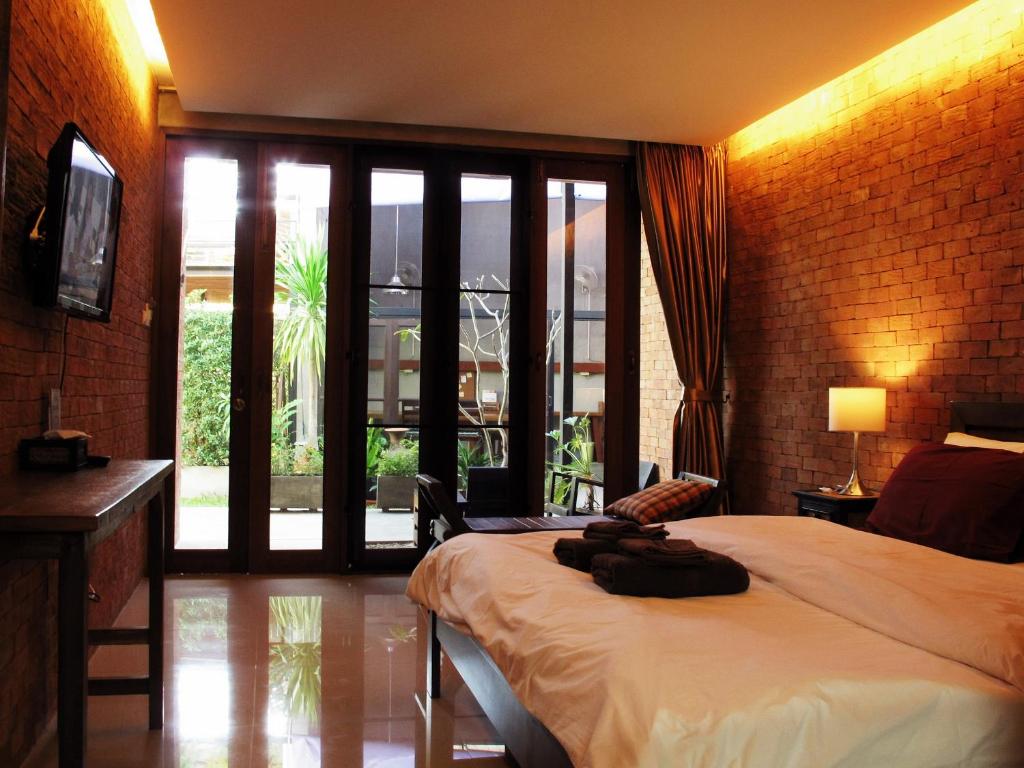 The White Elephant Home - 5