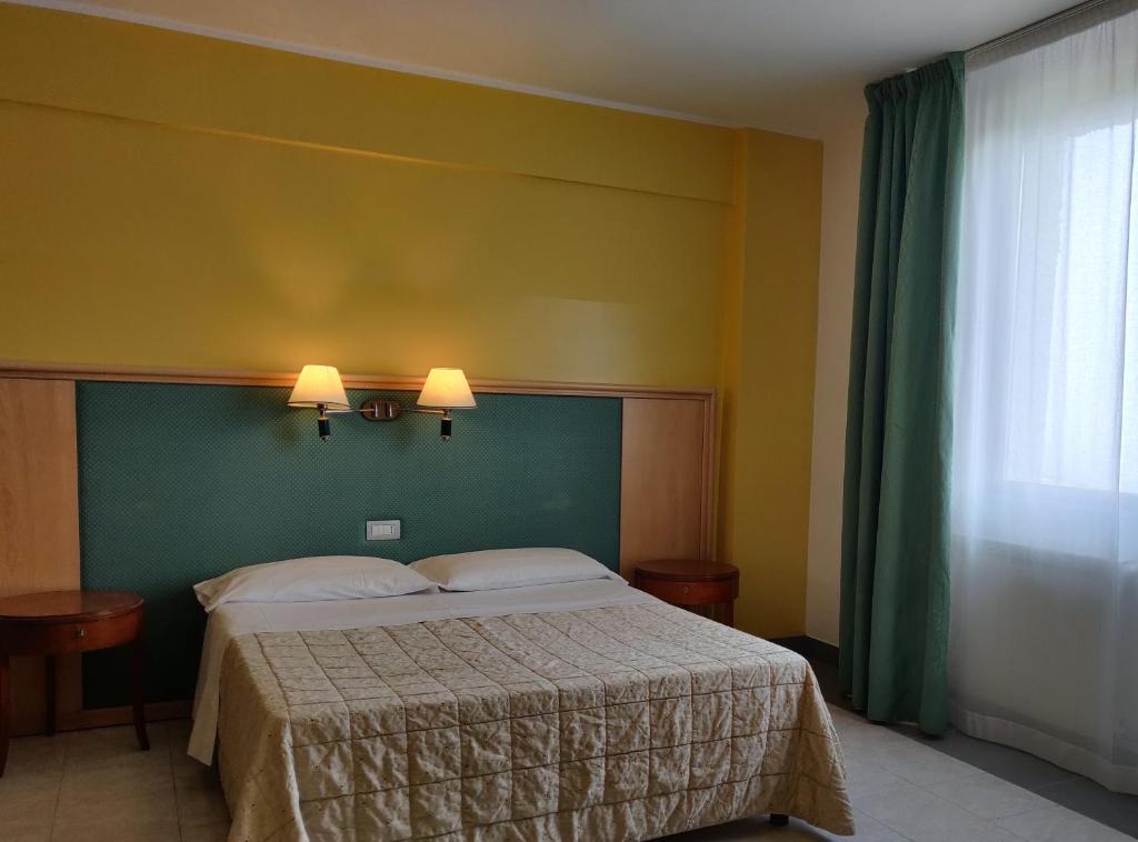 Postel nebo postele na pokoji v ubytování Albergo Conte Max