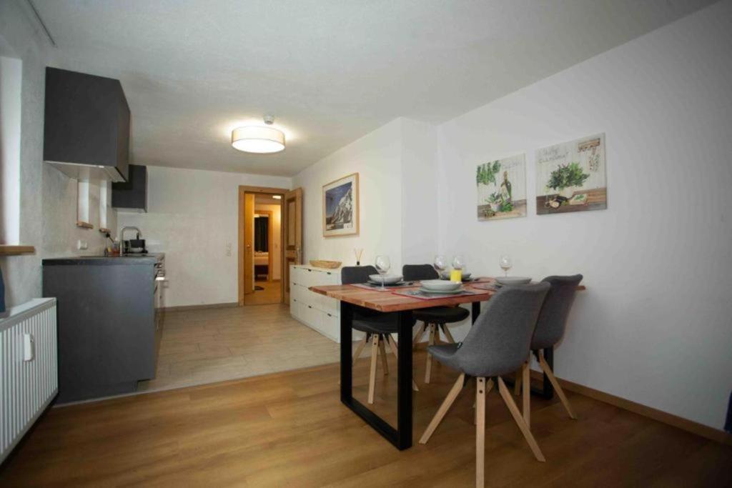 Cucina o angolo cottura di Berghotel Basur - Das Schihotel am Arlberg