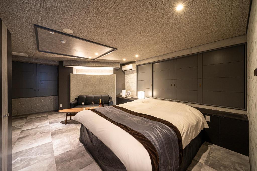 Postel nebo postele na pokoji v ubytování HOTEL X