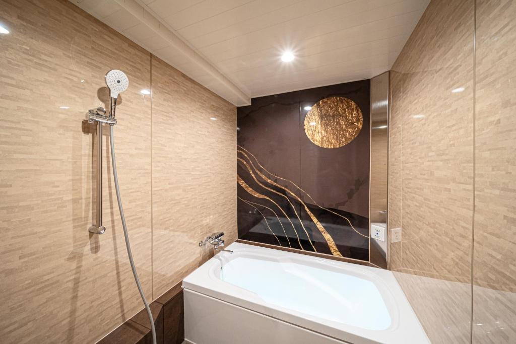 Koupelna v ubytování HOTEL X