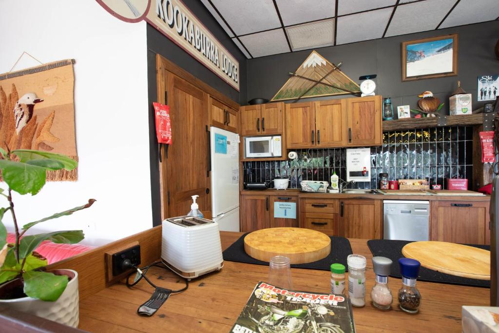 Kuchyň nebo kuchyňský kout v ubytování Kookaburra Lodge