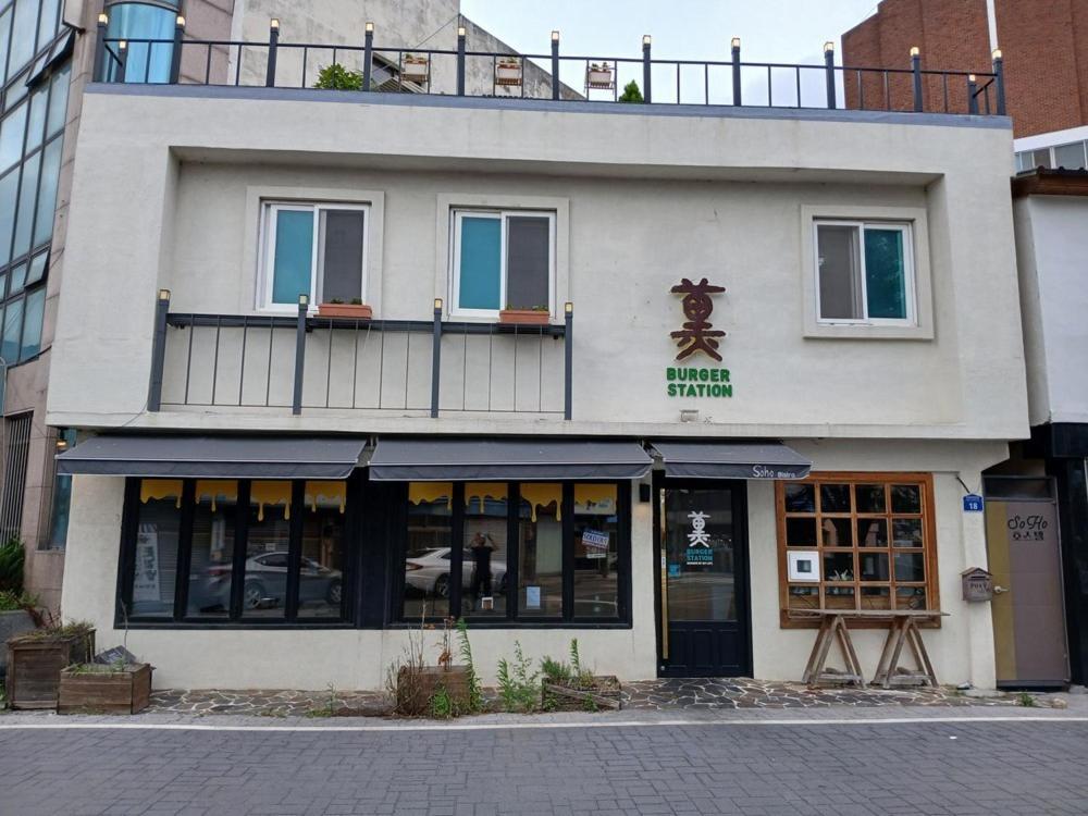 Zgrada u kojoj se nalazi pansion