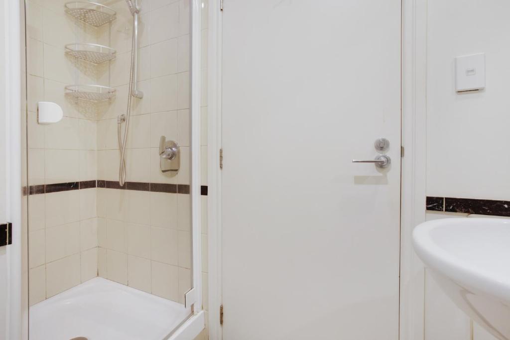 City Hideaway 1 BR Apt with Pool and Gym - Resim 23