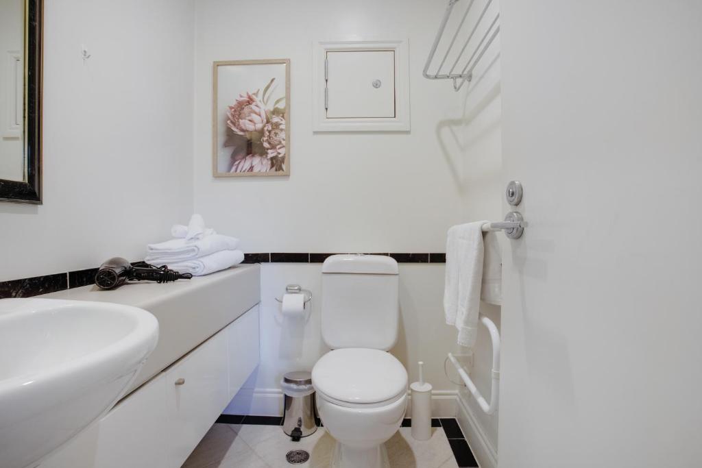 City Hideaway 1 BR Apt with Pool and Gym - Resim 3