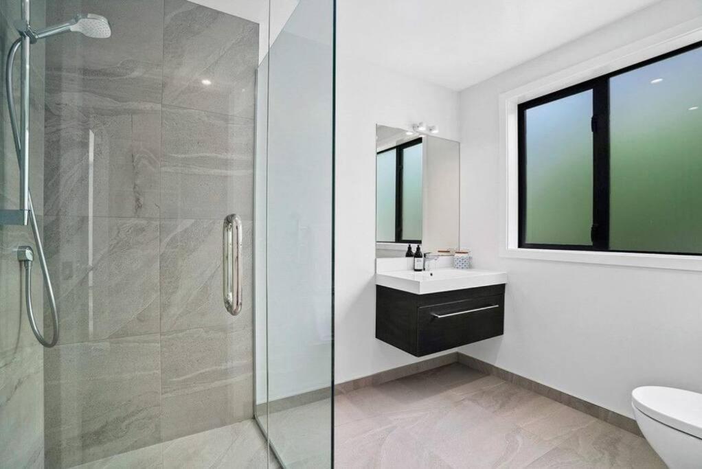 Lake Living That Wanaka Tree - Resim 8