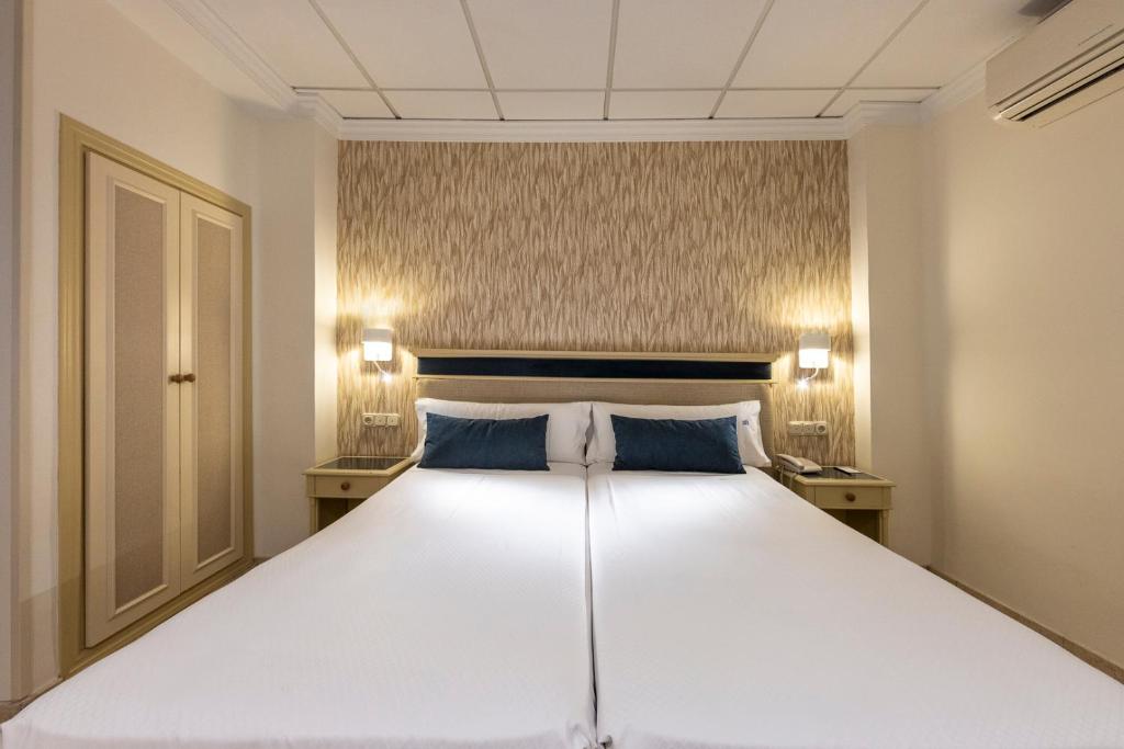 Postel nebo postele na pokoji v ubytování Hotel Sacromonte