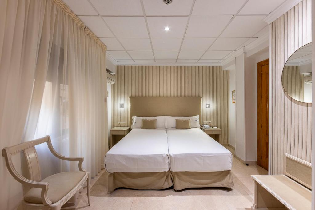 Postel nebo postele na pokoji v ubytování Hotel Sacromonte