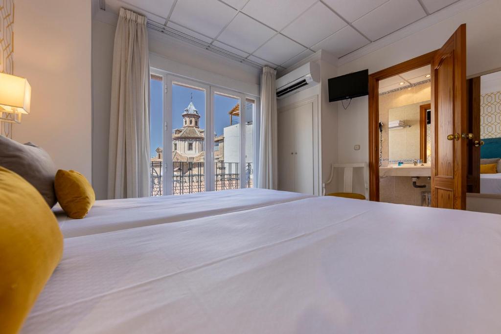 Postel nebo postele na pokoji v ubytování Hotel Sacromonte