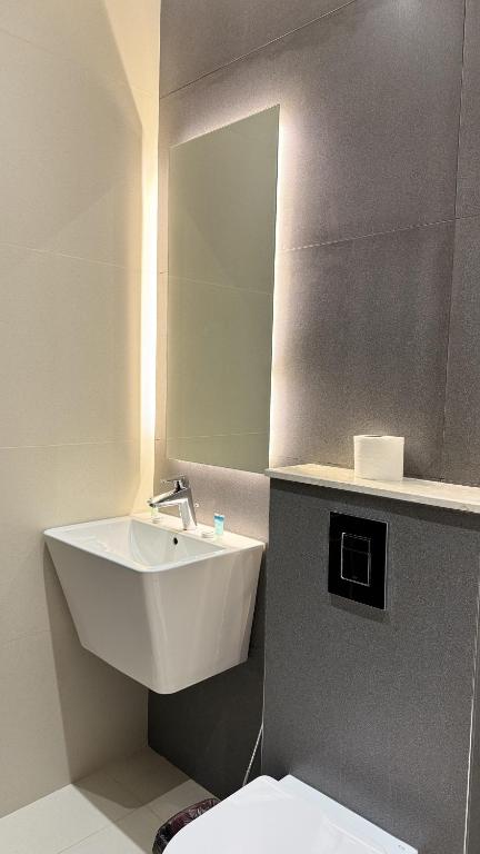Voodi või voodid majutusasutuse Gulf Crown Hotel Apartment toas