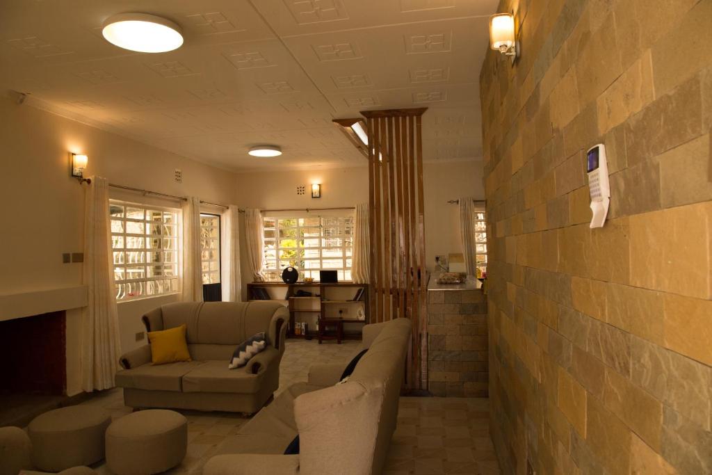 Khu vực ghế ngồi tại Aang House