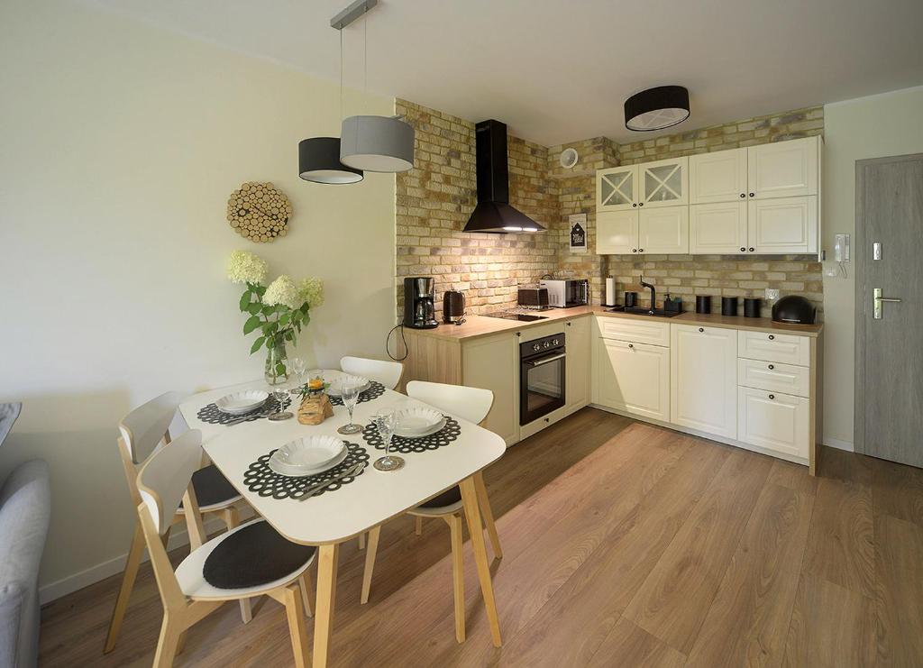 Kuchyňa alebo kuchynka v ubytovaní Trevilles Apartamenty Pogodny