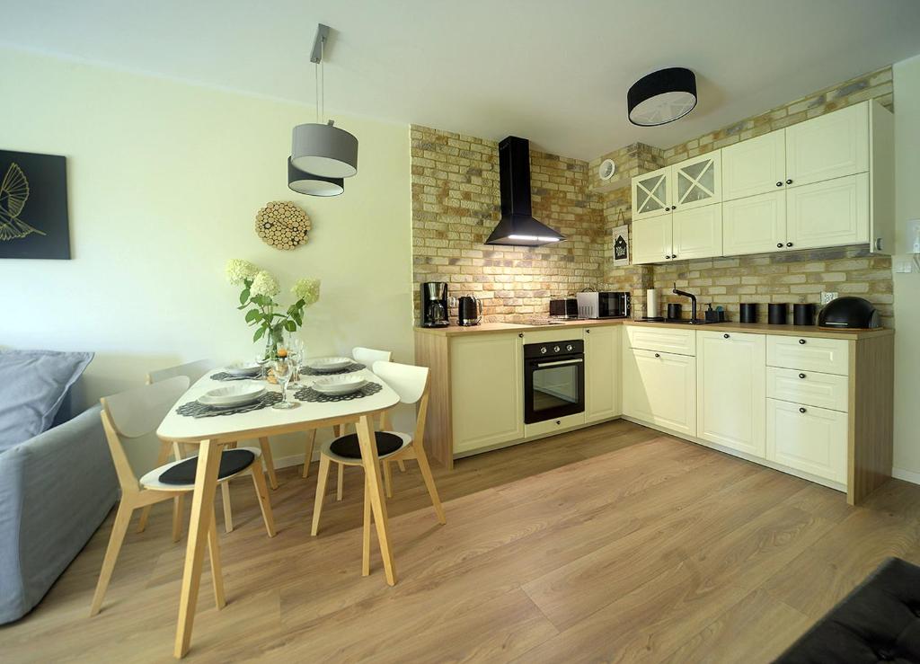 Kuchyňa alebo kuchynka v ubytovaní Trevilles Apartamenty Pogodny