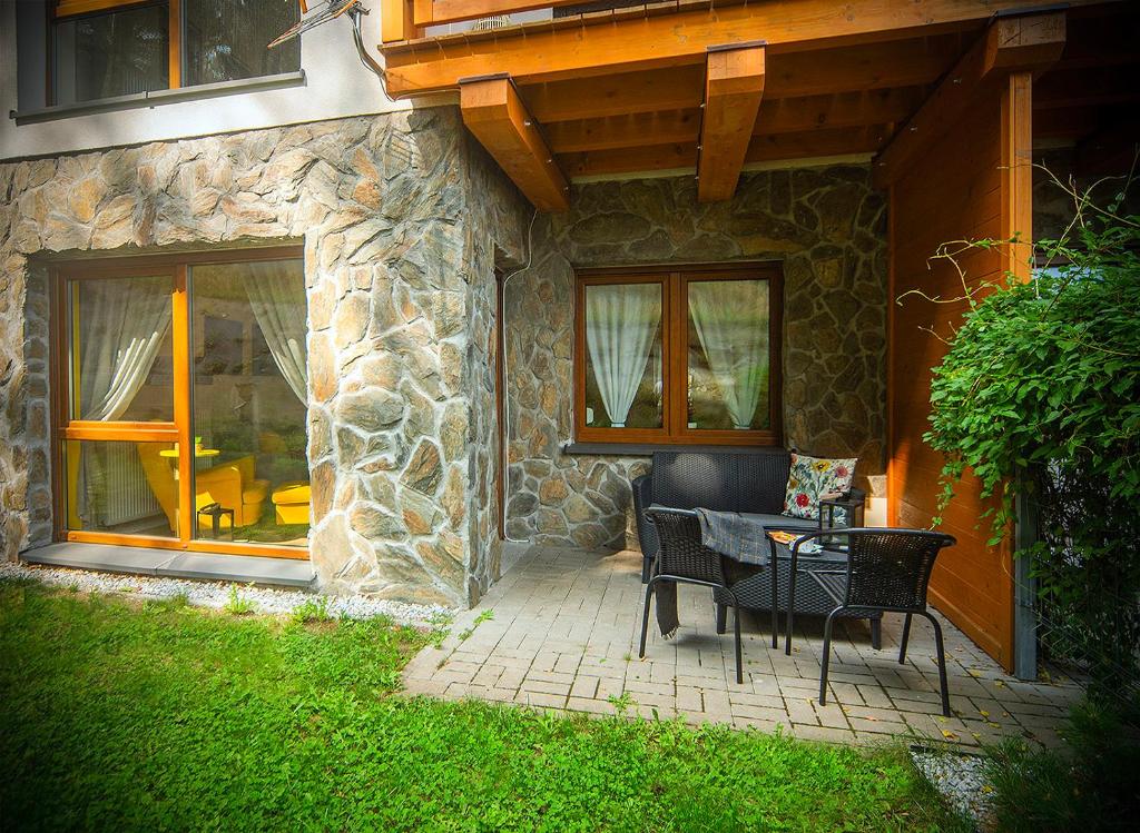 Vonkajšia záhrada v ubytovaní Trevilles Apartamenty Pogodny