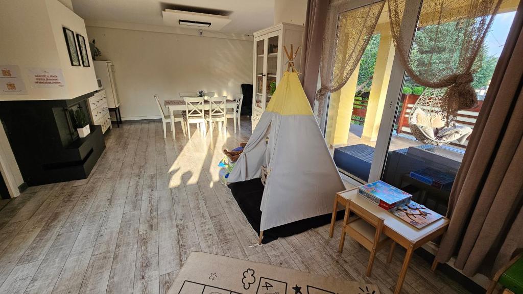 Bukowiański Dworek - Wyciągi, Narciarnia, Kuchnia - 8