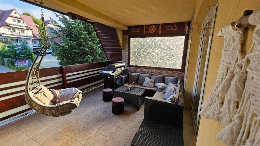 Bukowiański Dworek - Wyciągi, Narciarnia, Kuchnia - 9