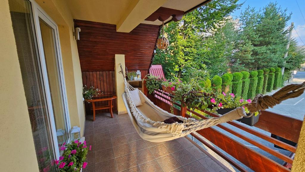 Bukowiański Dworek - Wyciągi, Narciarnia, Kuchnia - 10