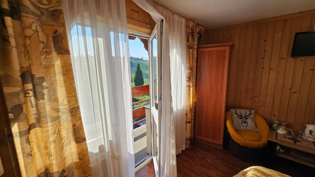 Bukowiański Dworek - Wyciągi, Narciarnia, Kuchnia - 6