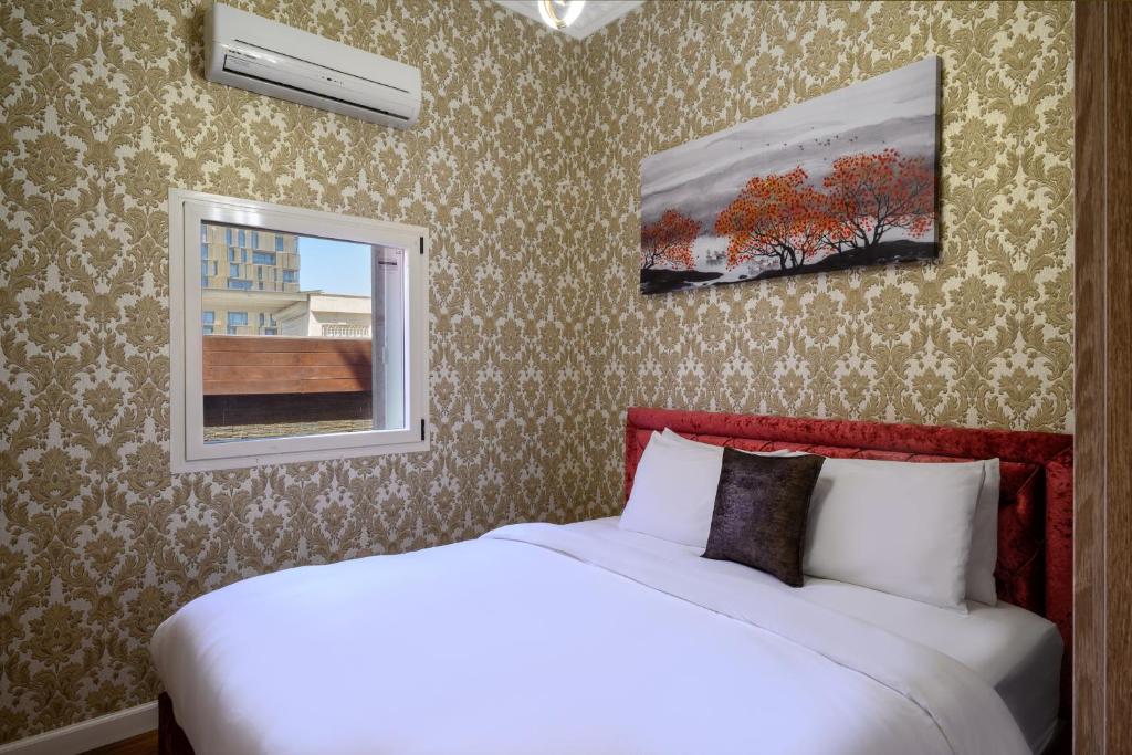 Postel nebo postele na pokoji v ubytování Junes jaffa Luxury Apartments
