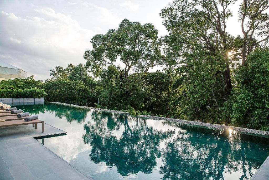Bazén v ubytování Treeline Urban Resort nebo v jeho okolí