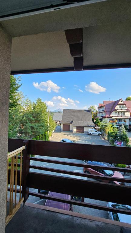 Bukowiański Dworek - Wyciągi, Narciarnia, Kuchnia - 15