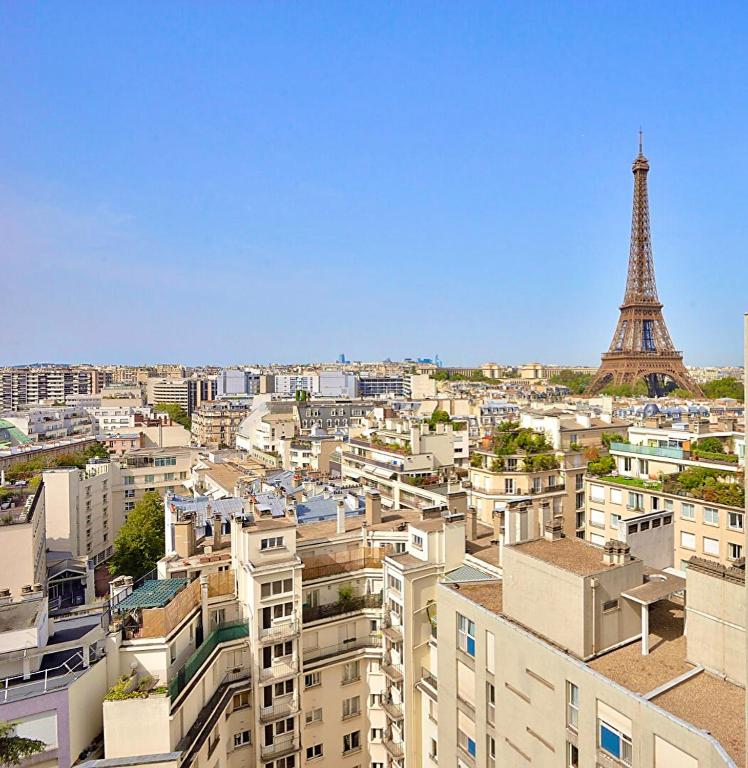 Photo de la galerie de l'établissement The Eiffel Tower Residence - A Luxurious Apartment With Breathtaking Views of The Eiffel Tower, à Paris