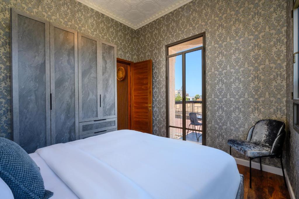 Postel nebo postele na pokoji v ubytování Junes jaffa Luxury Apartments
