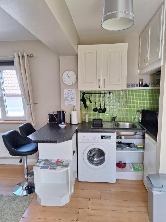 Kuchyň nebo kuchyňský kout v ubytování Independent Studio Apartment