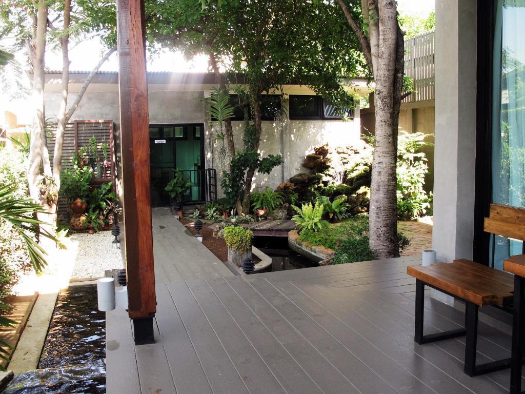 The White Elephant Home - 19