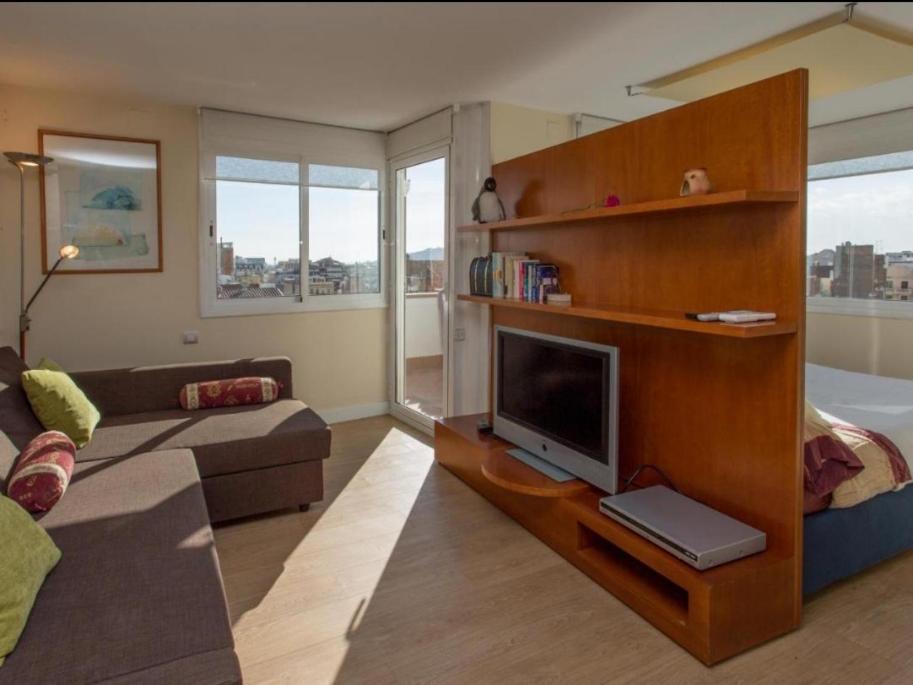 A television and/or entertainment centre at Gaudi Views Apartment