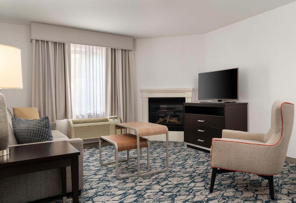 Homewood Suites by Hilton Boston Cambridge-Arlington, MA - 一居室国王套房配壁炉 - 不吸烟