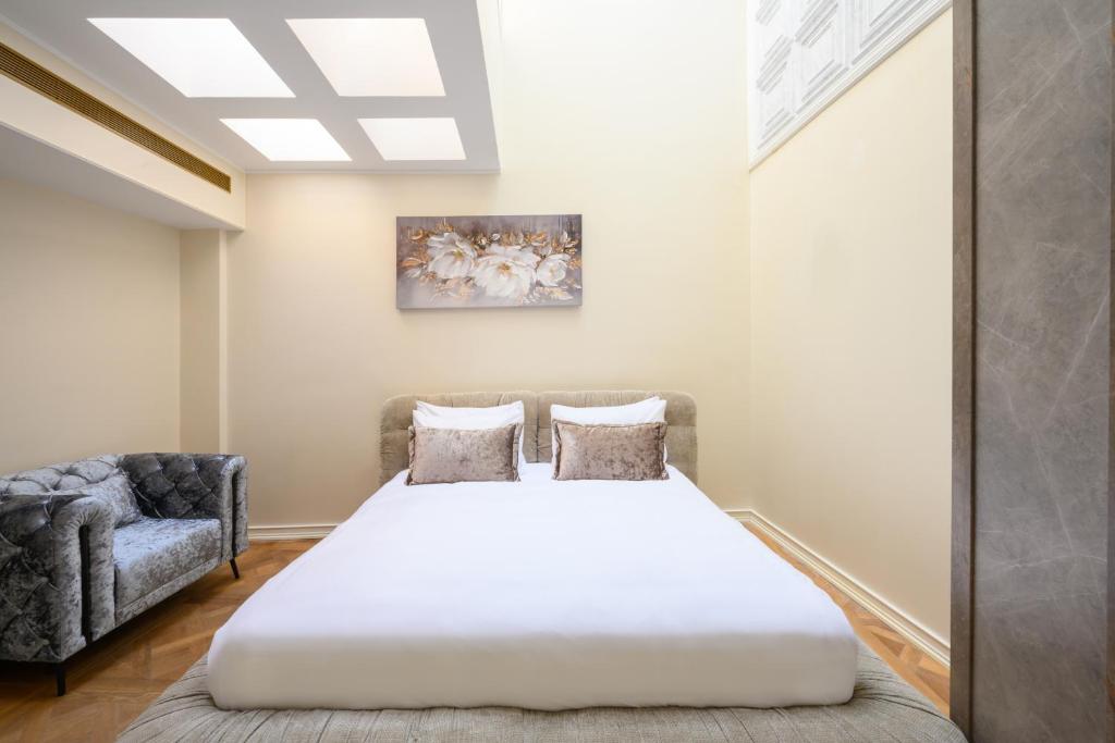 Postel nebo postele na pokoji v ubytování Junes jaffa Luxury Apartments