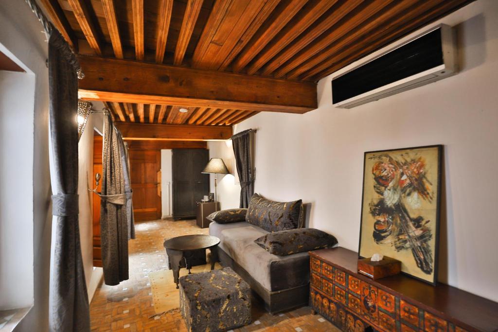 Predel za sedenje v nastanitvi Riad Layla