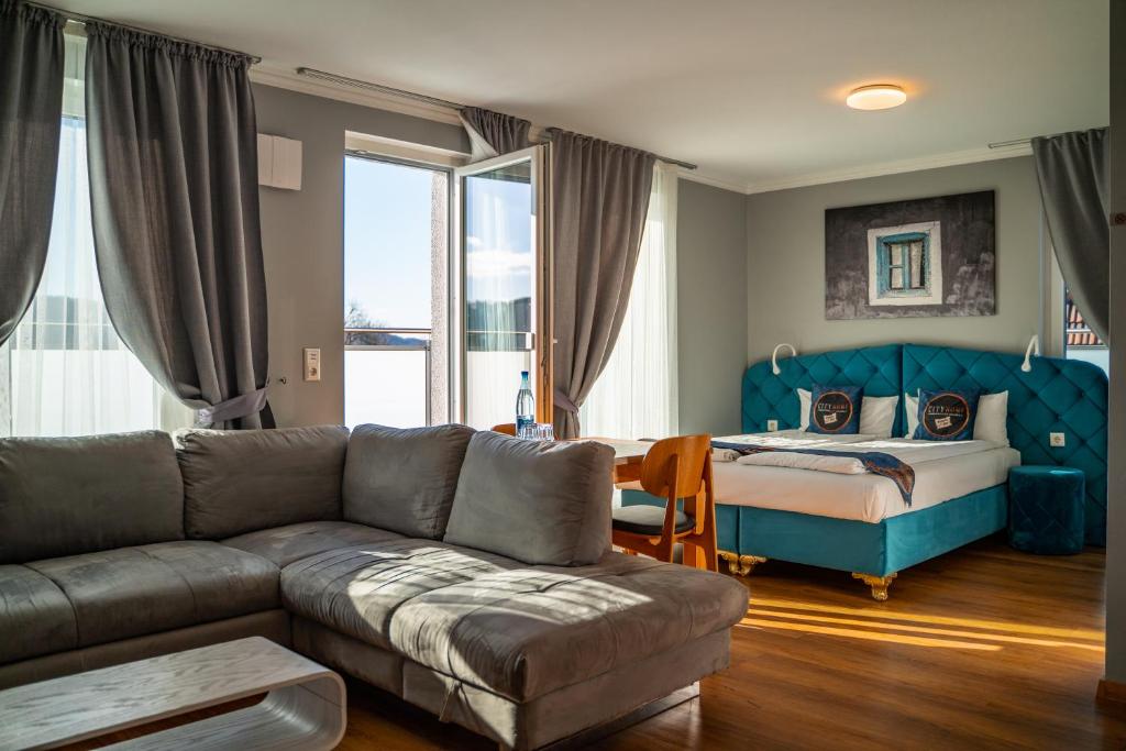 Boardinghouse City Home - Living - Penthouse Apartment