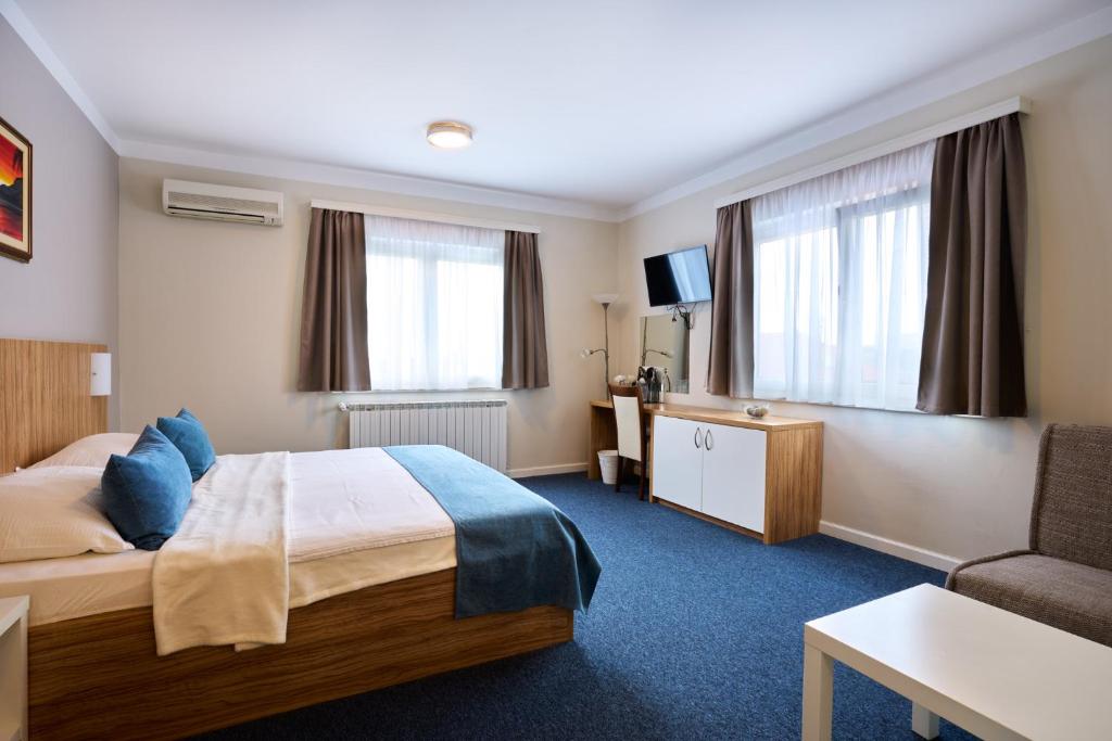 Postel nebo postele na pokoji v ubytování Hotel Phoenix
