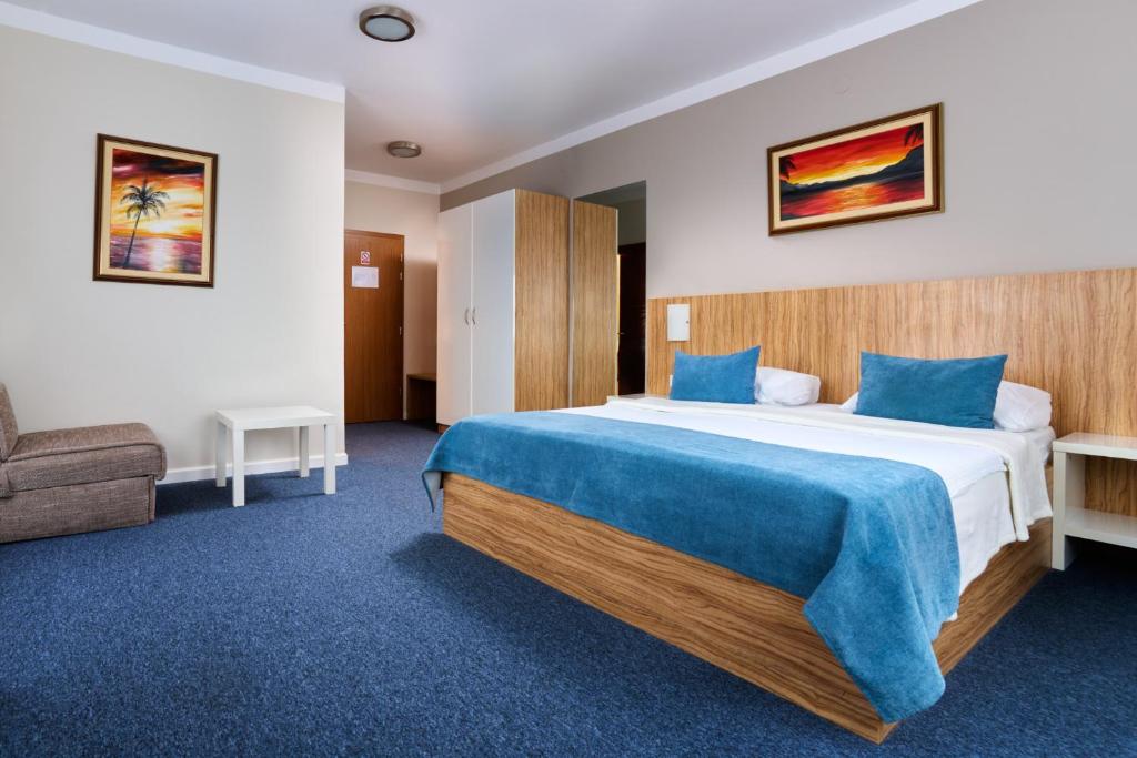 Postel nebo postele na pokoji v ubytování Hotel Phoenix