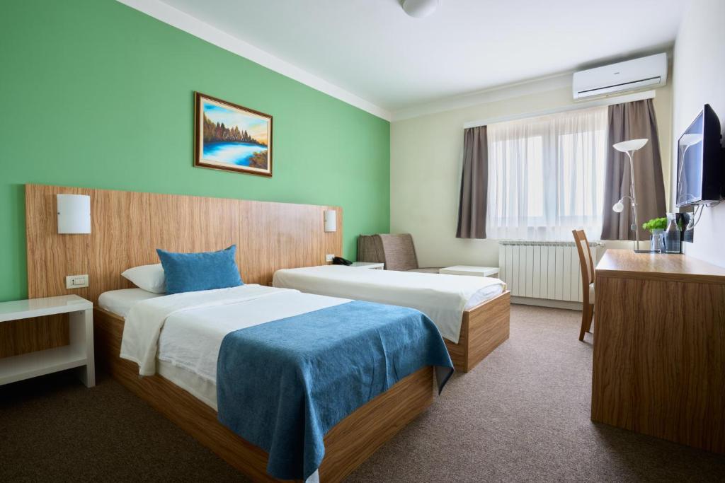 Postel nebo postele na pokoji v ubytování Hotel Phoenix