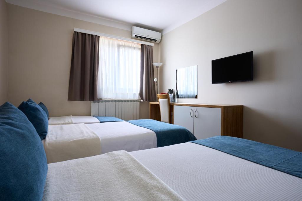 Hotel Phoenix - Habitación Comunicada