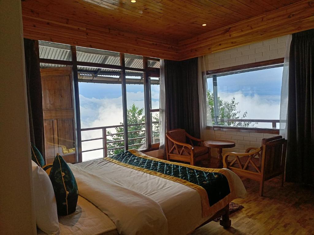 Nespecifikovaný výhled na hory nebo výhled na hory při pohledu z hotelu