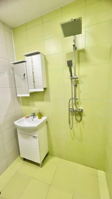 Koupelna v ubytování Cozy Apartment in Central Varna