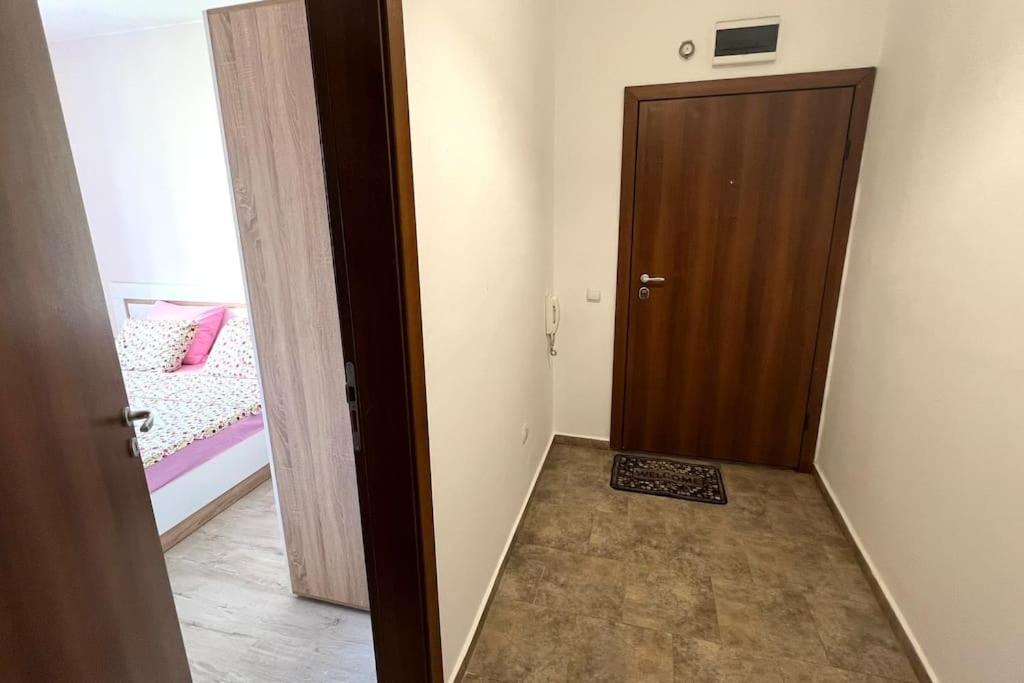 Postel nebo postele na pokoji v ubytování Cozy Apartment in Central Varna