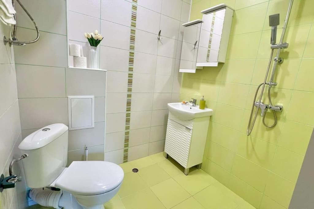Koupelna v ubytování Cozy Apartment in Central Varna