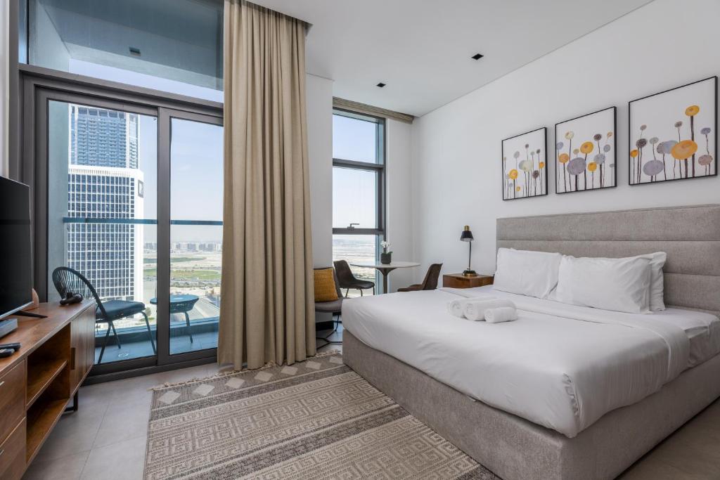 Waves - Stylish 13th-Floor Studio with Top-Notch Amenities در دبی