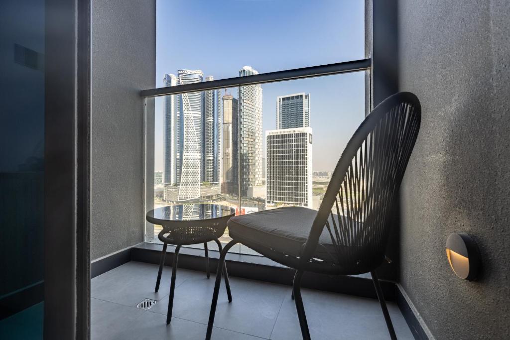 امکانات Waves - Stylish 13th-Floor Studio with Top-Notch Amenities - تصویر ۴