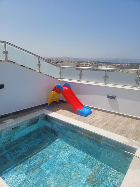 Bazén v ubytování Appartement avec piscine vue sur mer nebo v jeho okolí