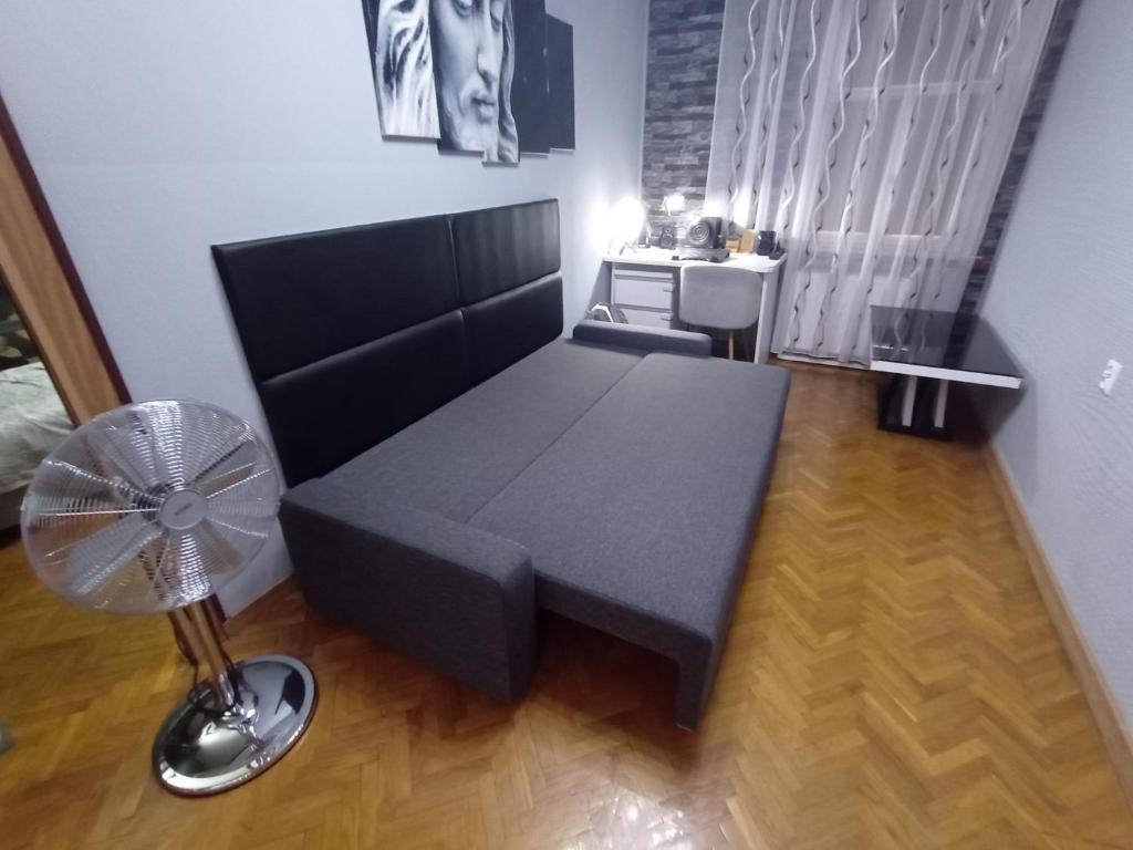 APARTAMENT VENGE -CAŁE MIESZKANIE 46m2 NA WYŁĄCZNOŚĆ - Z JEDNĄ SYPIALNIĄ I JEDNYM SYPIALNO-SALONEM -3 PIĘTRO BEZ WINDY- REZERWACJA BEZ KARTY KREDYTOWEJ-KLIMATYZACJA-NETFLIX-2 ŁÓŻECZKA DZIECIĘCE, BEZPŁATNY PARKING PUBLICZNY NA MONITOROWANYM PODWÓRZU - 14